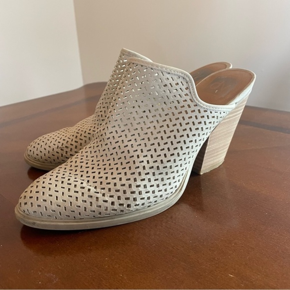 Dolce Vita‎ Backless Booties Heels Size 8.5 cream brown womans